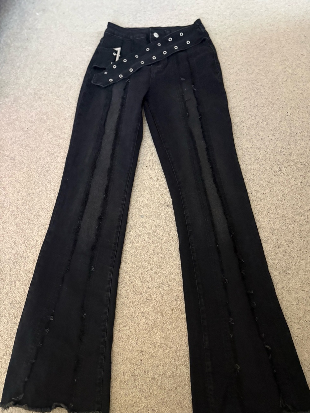 Black Y2K Low-Waist Flared Jeans with Grommet Belt